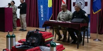 KFOR dhuron pajisje mjekësore për Shoqatën e Kërkim-Shpëtimit të Kosovës