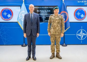 Komandanti i KFOR-it pret në takim shefin e UNMIK-ut në Prishtinë, në fokus siguria në Kosovë