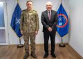 Komandanti i KFOR-it takohet me Sveçlën, diskutojnë për situatën e sigurisë në Kosovë