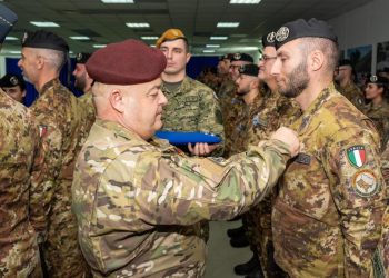 Pejë: KFOR-i i dekoron me medalje ushtarët që treguan profesionializëm të lartë