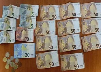 61-vjeçari i dorëzon paratë e gjetura në Polici