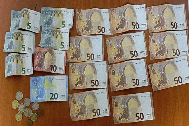 61-vjeçari i dorëzon paratë e gjetura në Polici