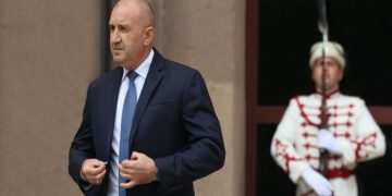 Presidenti bullgar Rumen Radev jep dorëheqjen nga detyra