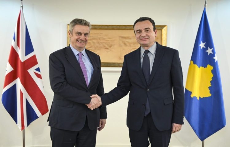 Kurti takon ambasadorin Hargreaves