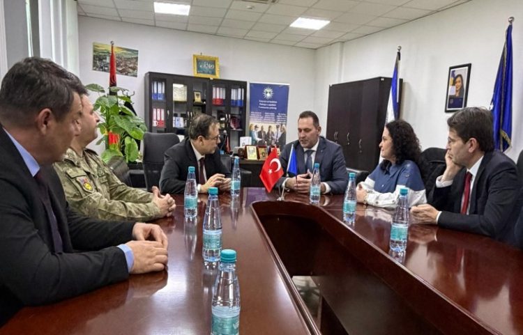 Graishta priti ambasadorin e Turqisë, në fokus siguria dhe bashkëpunimi