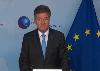 Lajçak dorëhiqet pas përfshirjes në dosjen Epstein