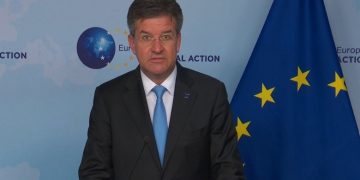 Lajçak dorëhiqet pas përfshirjes në dosjen Epstein