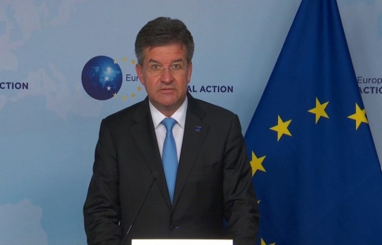 Lajçak dorëhiqet pas përfshirjes në dosjen Epstein