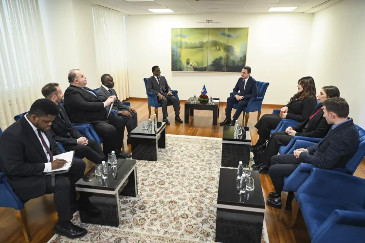 Kosova dhe Gana synojnë thellimin e raporteve: Kurti mirëpret Apostullin Nyamekye në Prishtinë