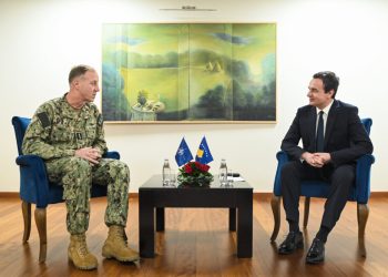 Kurti takohet me Admiralin Wikoff: Anëtarësimi i plotë i Kosovës, përgjigjja më e mirë për paqen e qëndrueshme
