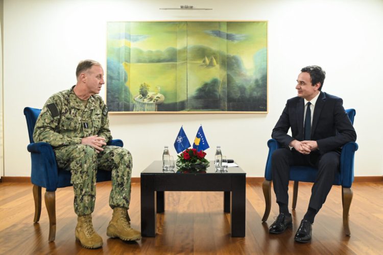 Kurti takohet me Admiralin Wikoff: Anëtarësimi i plotë i Kosovës, përgjigjja më e mirë për paqen e qëndrueshme