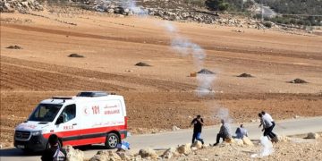 Kolonët e paligjshëm izr@elitë lëndojnë 15 palestinezë dhe për*dhosin një xhami në Bregun Perëndimor