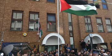 Britania përshëndet vendosjen e marrëdhënieve të plota diplomatike me Palestinën