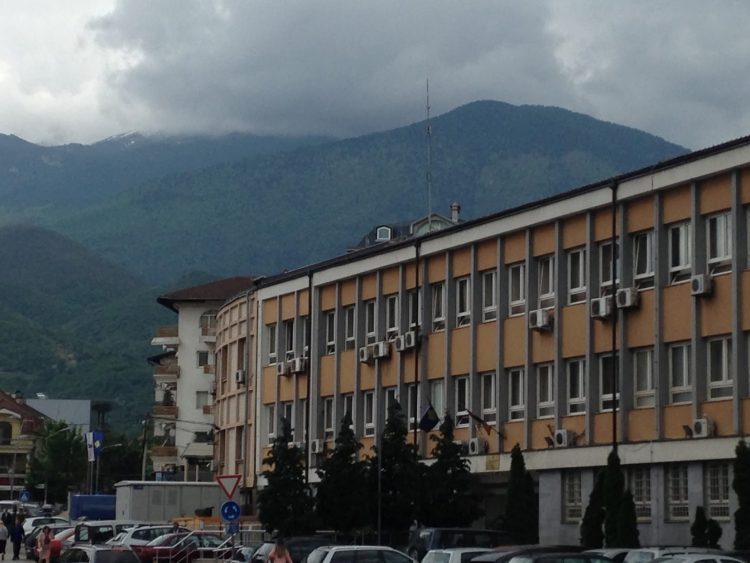 1 muaj parabu*rgim ndaj të dyshuarit për pl@gosjen e trefishtë në Deçan