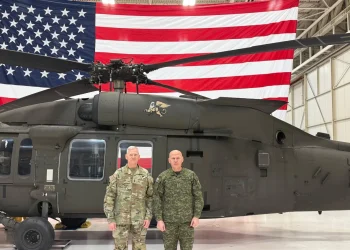 Gjeneral Bashkim Jashari në SHBA, sheh nga afër helikopterin që pritet t’i vijë FSK-së, Black Hawk