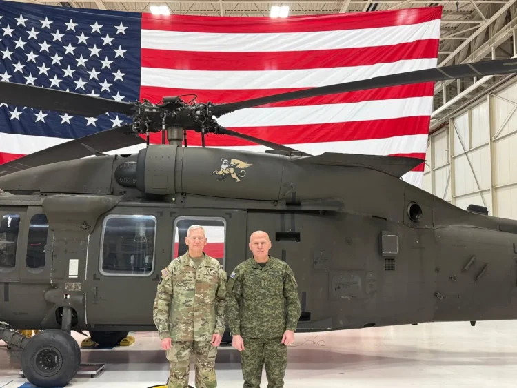 Gjeneral Bashkim Jashari në SHBA, sheh nga afër helikopterin që pritet t’i vijë FSK-së, Black Hawk