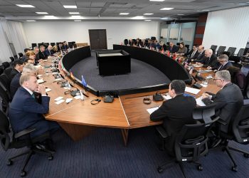 Kurti – ambasadorëve: I domosdoshëm integrimi i sistemit të arsimit dhe atij shëndetësor