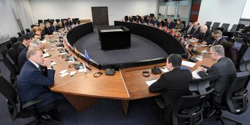 Kurti – ambasadorëve: I domosdoshëm integrimi i sistemit të arsimit dhe atij shëndetësor