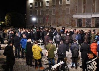 Shqipëri, opozita vazhdon protestat antiqeveritare
