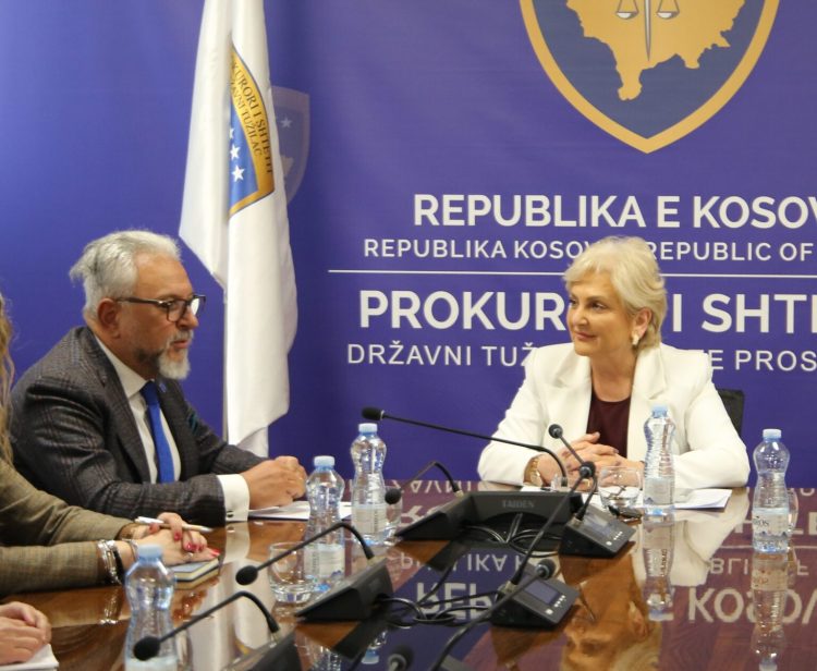 Shefi i EULEX-it viziton Zyrën e Kryeprokurorit, në fokus mbrojtja e votës dhe hetimet për parregullsi zgjedhore