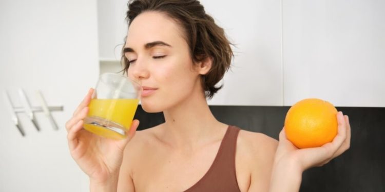 A është mëngjesi vërtet koha më e mirë për të pirë lëng frutash?