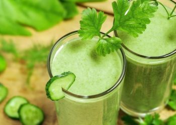 Çfarë të pini për të eliminuar fryrjen e stomakut pas festave?