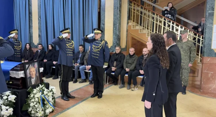 Osmani bën homazhe pranë arkivolit të Nexhat Dacit