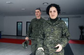 Nga UÇK, në FSK: Irfete Spahiu, gruaja e parë gjeneralmajore e Kosovës