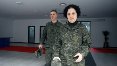 Nga UÇK, në FSK: Irfete Spahiu, gruaja e parë gjeneralmajore e Kosovës
