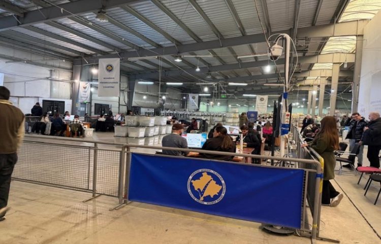 KQZ: Numërohen 68 nga 92 kuti nga votimi përmes postës