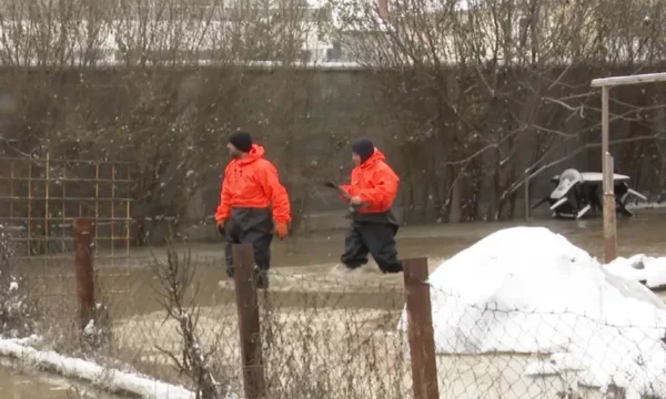 Evakuohen 15 familje në Mitrovicë