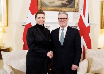Starmer: Londra mbështet Danimarkën në mbrojtjen e Groenlandës