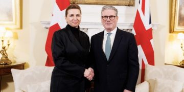 Starmer: Londra mbështet Danimarkën në mbrojtjen e Groenlandës