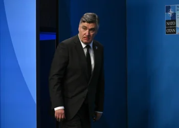 Presidenti kroat: Franca na dha aeroplanë të përdorur e Serbisë i shiti të rinj