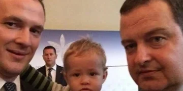 U ankua për populizmin e Kurtit, “The Economist” zbyth keq Petrit Selimin: Qeveritë e opozitës ishin të korruptuara