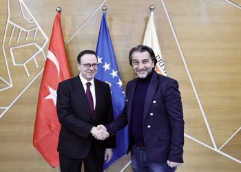 Ambasadori turk uron Ramën për mandatin e dytë në Prishtinë