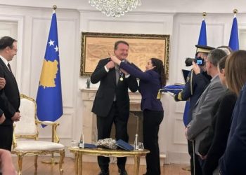 Hasan Arat nderohet me medalje presidenciale për kontributin në afirmimin ndërkombëtar të sportit të Kosovës