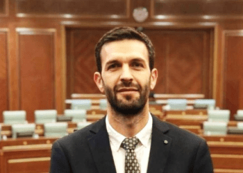 “Vendim i përbashkët me PDK-në”: Eman Rrahmani tregon nëse do ta votojë Vjosa Osmanin për presidente