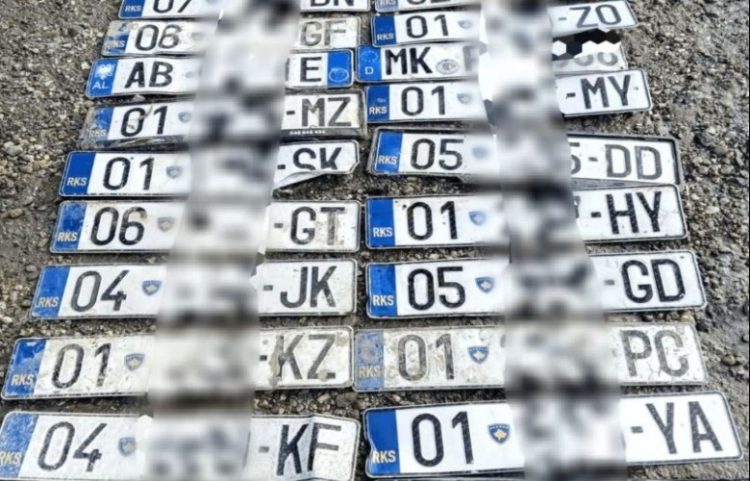 Gjenden tabela automjetesh, pronarët mund t’i marrin në Graçanicë