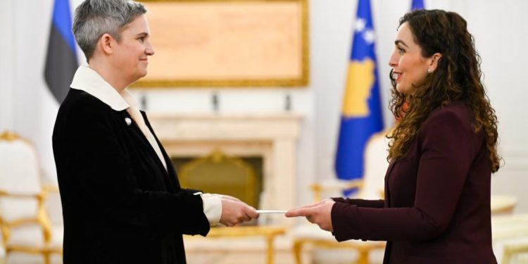 Osmani pranon letrat kredenciale të ambasadores së re të Estonisë