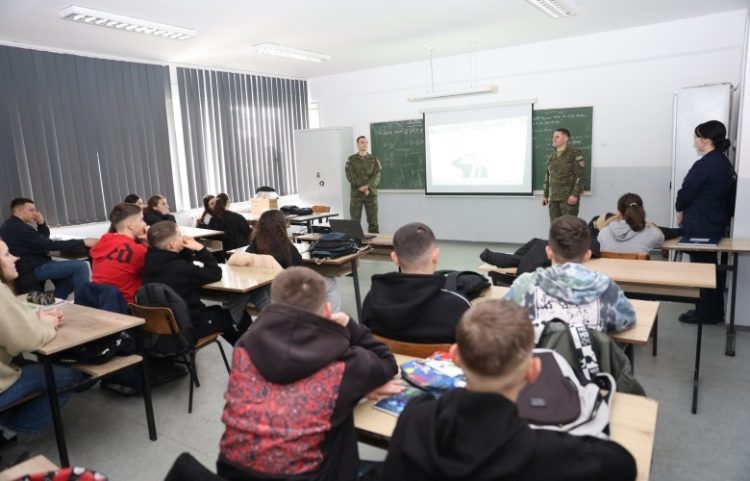FSK me ligjërata në shkollat e Kosovës për rrezikun e minave