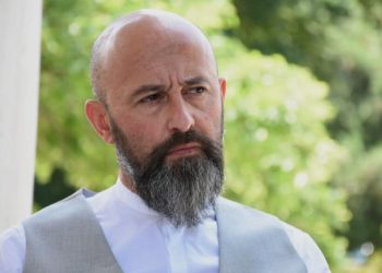 Udhëtimi i natës dhe kufiri i të qenurit: Israja dhe Miraxhi