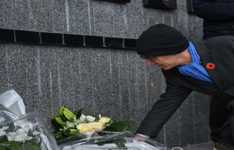 Ambasadori gjerman nderon viktimat e Masakrës së Reçakut