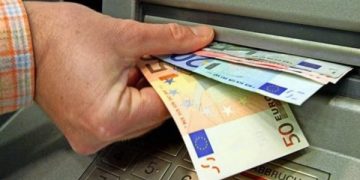 Hyn në fuqi vendimi i Qeverisë për pagën minimale: 425 euro nga janari dhe 500 euro në korrik