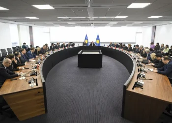 Kurti zhvilloi takim me ambasadorët e akredituar në Kosovë