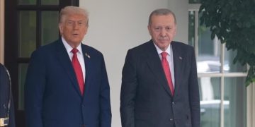 Trump fton presidentin turk Erdogan t’i bashkohet Bordit të Paqes për Gazën si anëtar themelues