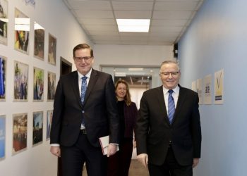 Hamza pret ambasadorin slloven, flasin për zhvillimet politike në vend