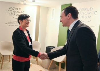 Kurti takon Komisioneren Kos, thotë se duhet vlerësuar progresi i Kosovës