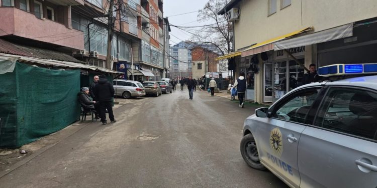 Komuna e Mitrovicës me aksion për largimin shitësve ilegalë