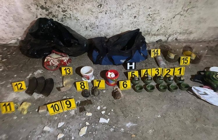 Policia gjen armë në një shtëpi të braktisur në Zveçan
